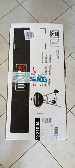 Barbecue a carbonella nero e argento