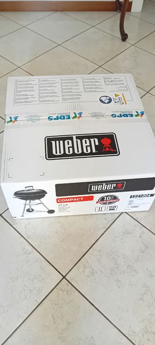 Barbecue a carbonella nero e argento