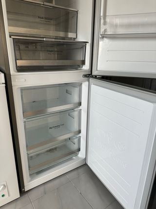 Frigorífico de acero inoxidable marca LG