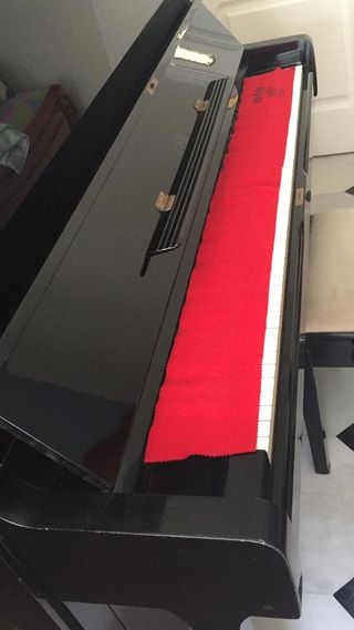 Piano Vertical Yamaha Negro