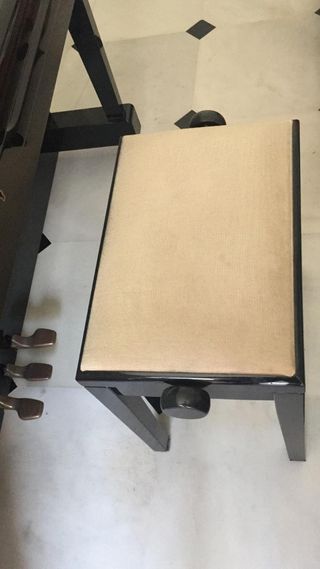 Piano Vertical Yamaha Negro