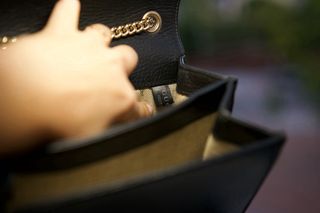 Bolso Gucci Interlocking Negro Piel Dorado
