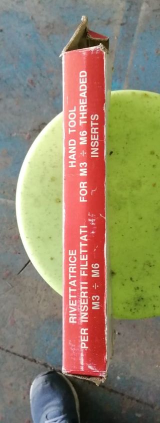 Remachadora de tuercas manual