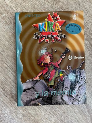Kika Superbruja y la momia (Spanish Edition)