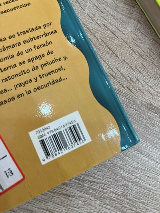 Kika Superbruja y la momia (Spanish Edition)