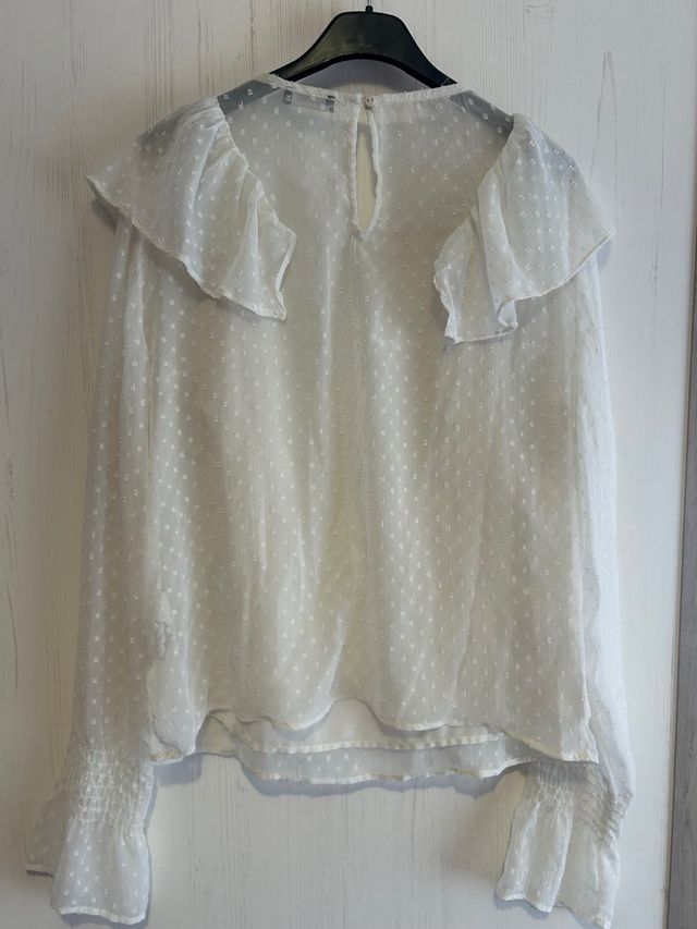 Blusa Bershka blanca volantes