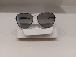 Gafas de sol Michael Kors negras y grises