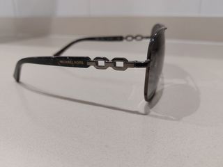 Gafas de sol Michael Kors negras y grises