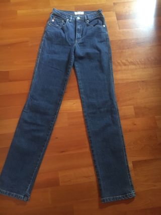 Pantalón vaquero Guess azul. talla 26