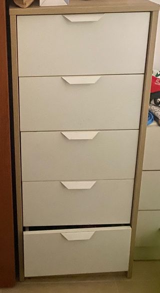 Cajonera de madera y plástico