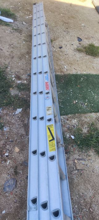 Escalera extensible de aluminio ,12 metros