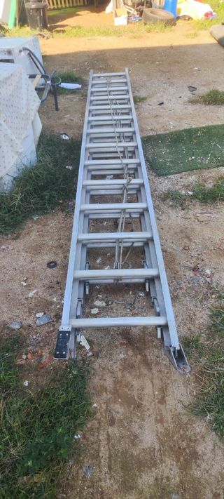 Escalera extensible de aluminio ,12 metros