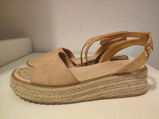 Sandalias cuña beige talla 40