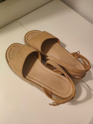 Sandalias cuña beige talla 40