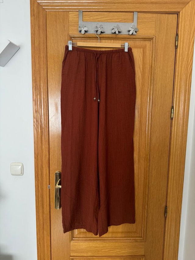 Pantalón ancho Zara granate