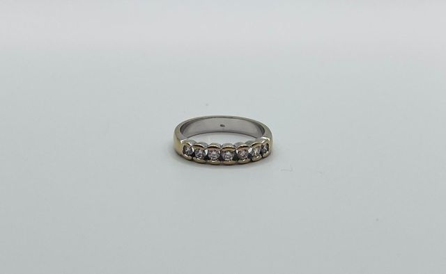 ANELLO CON 7 DIAMANTI IN ORO 18K