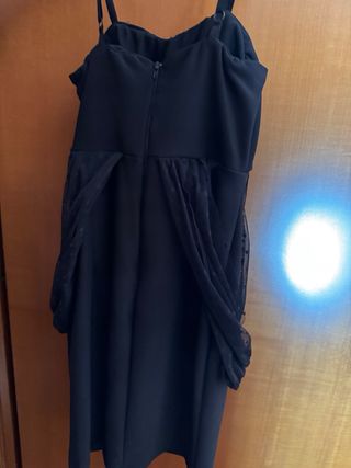 Vestitino tubino nero con dettagli in pizzo