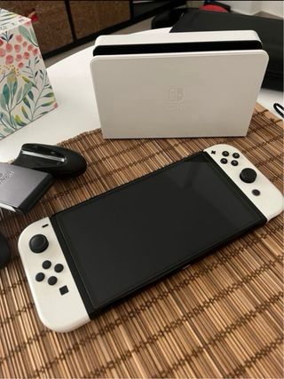 Nintendo Switch OLED Blanca y Negra
