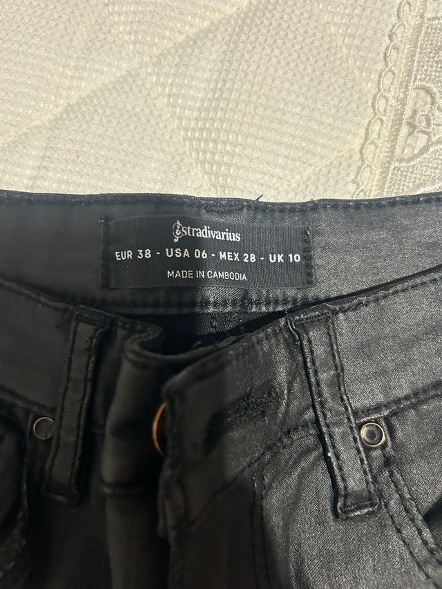 Pantalón polipiel negro