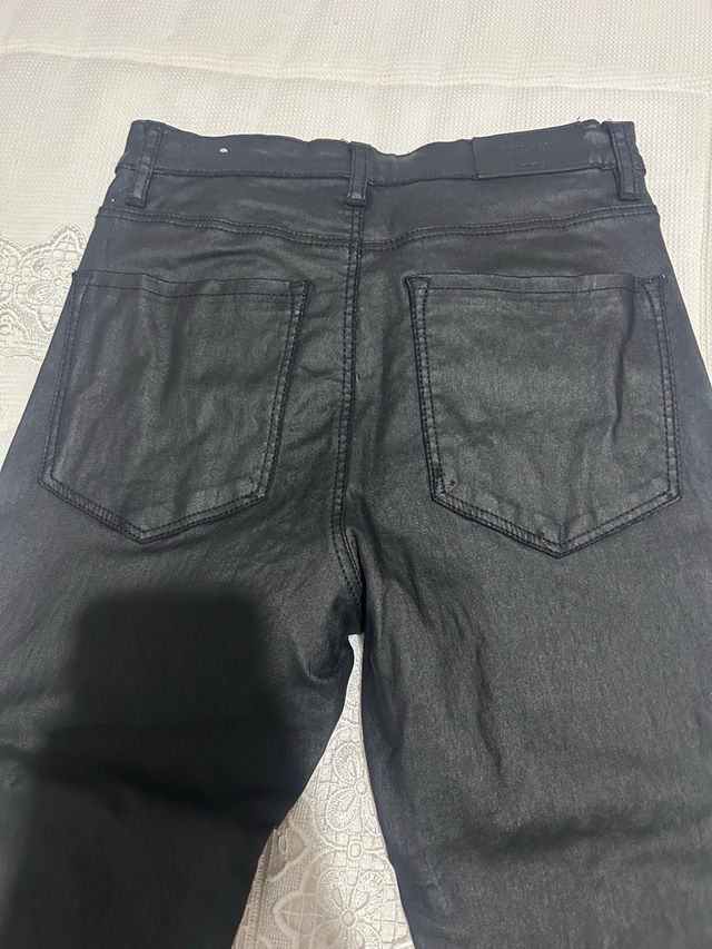 Pantalón polipiel negro