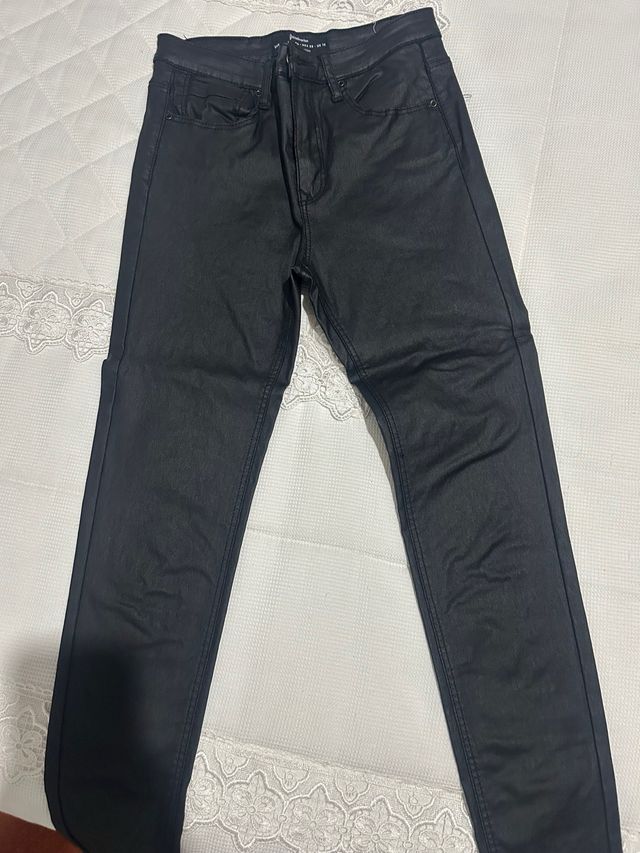 Pantalón polipiel negro
