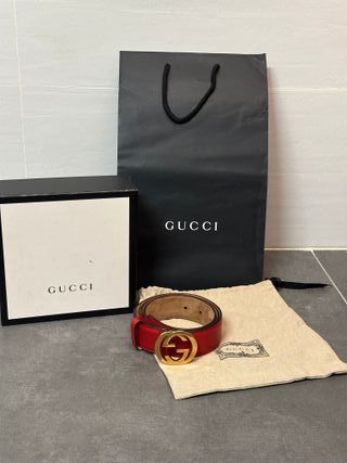 Cinturón Gucci Rojo con Hebilla Dorada