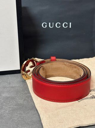 Cinturón Gucci Rojo con Hebilla Dorada