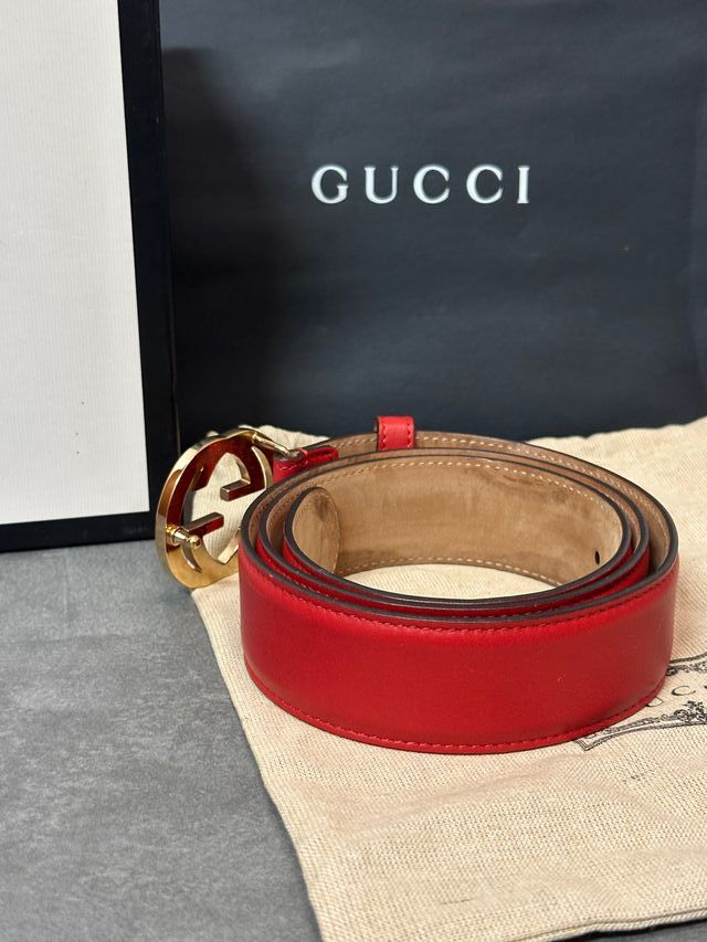Cintura rossa Gucci con fibbia dorata