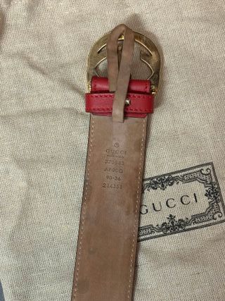 Cinturón Gucci Rojo con Hebilla Dorada