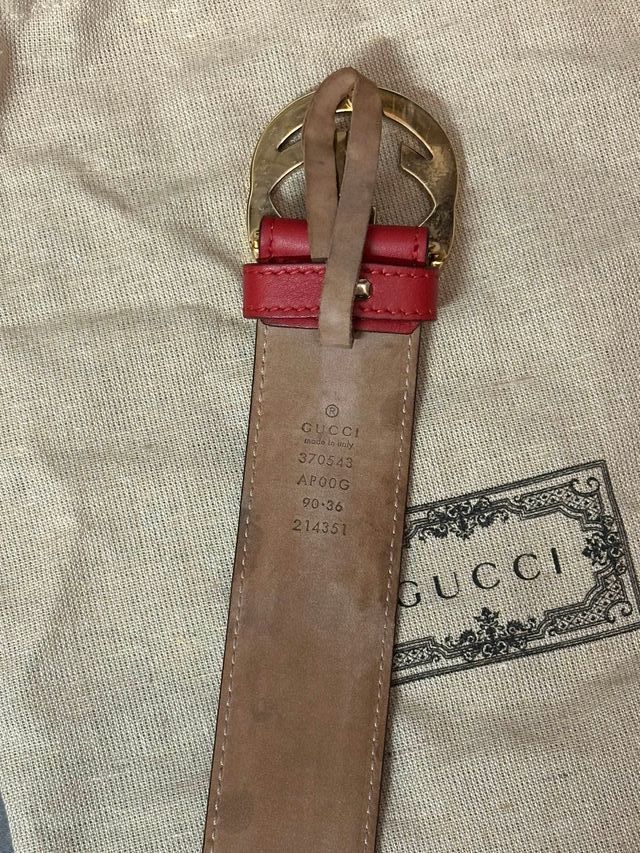 Cintura rossa Gucci con fibbia dorata