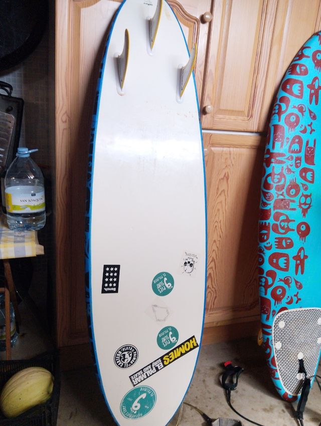 Tabla de surf azul con diseño. Sé venden por separ