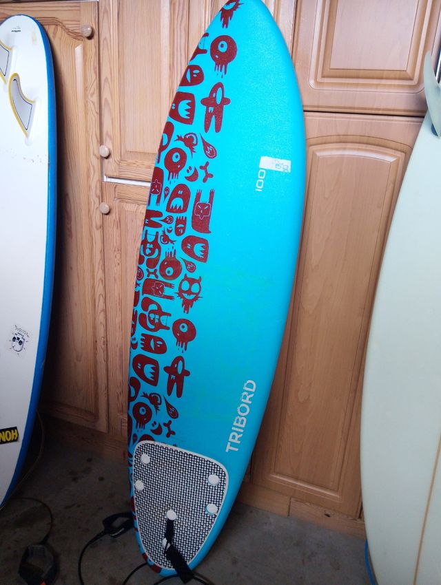 Tabla de surf azul con diseño. Sé venden por separ