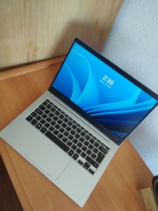 Samsung Galaxy Book2 Go Plata