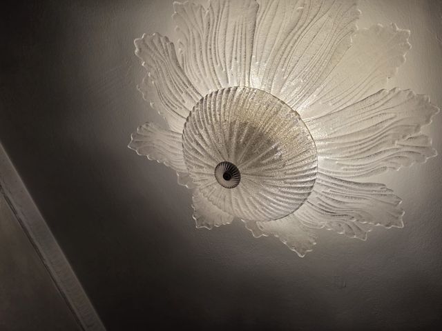 Lampadario in vetro soffiato.