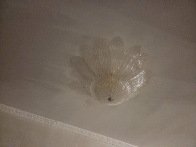 Lampadario in vetro soffiato.
