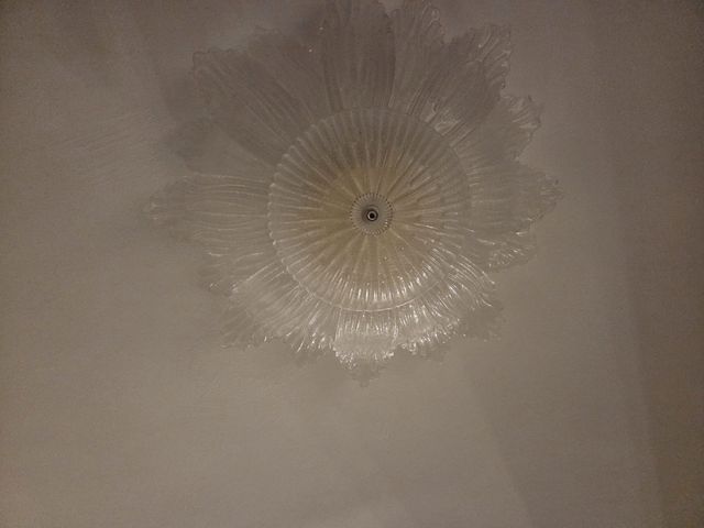 Lampadario in vetro soffiato.