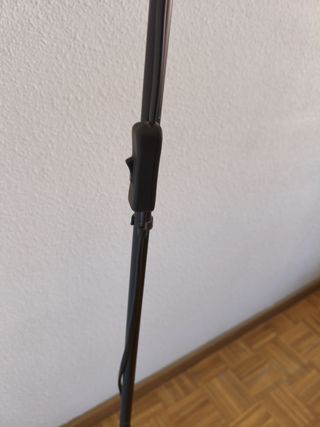 Lámpara de pie moderna negra y blanca
