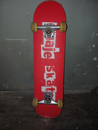 Tabla de skate roja