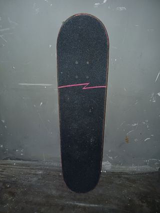 Tabla de skate roja