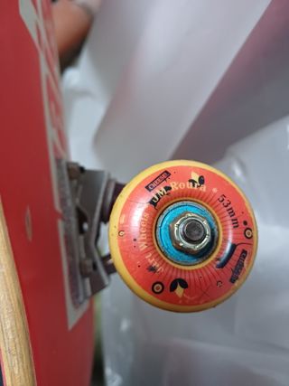 Tabla de skate roja