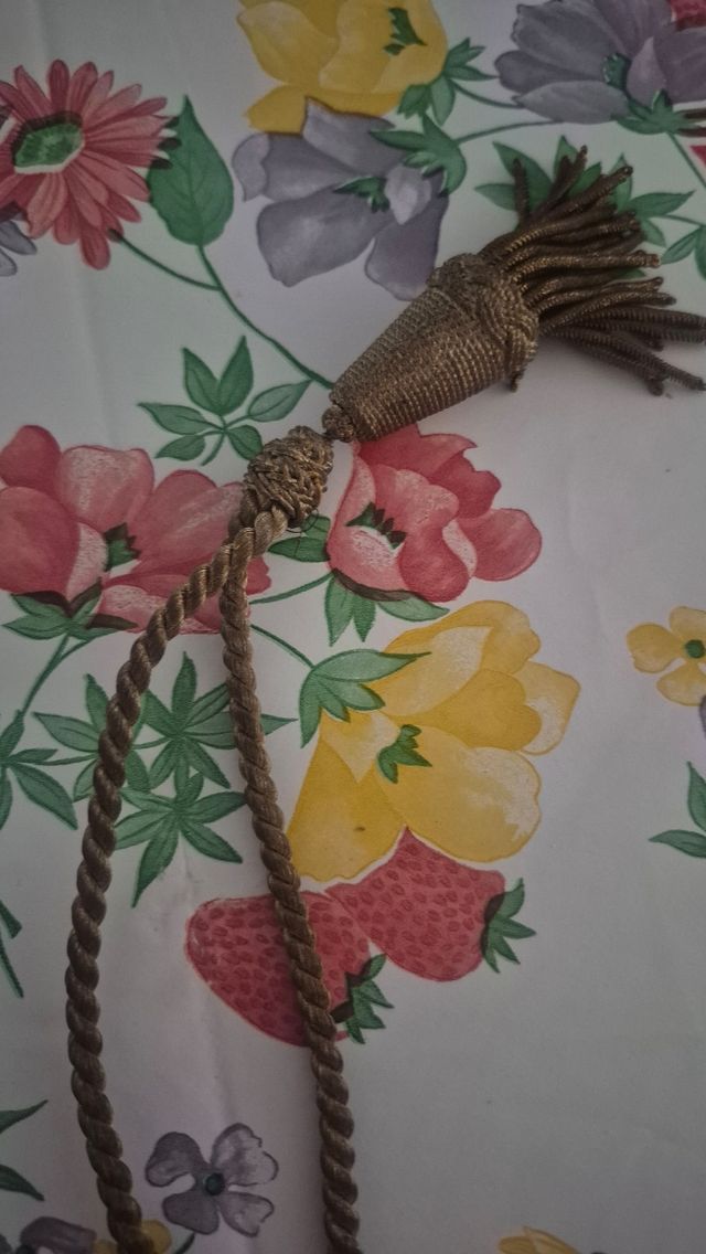 Rosario con cruz de madera y borla