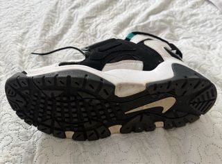 Zapatillas Nike Air Negras y Blancas
