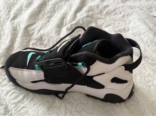 Zapatillas Nike Air Negras y Blancas