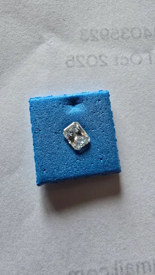 Se vende diamante natural suelto con certificación