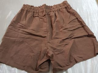 Pantalón corto marrón