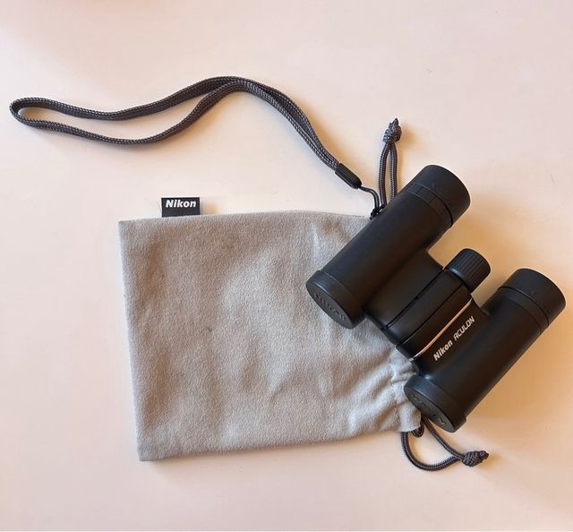 Prismáticos Nikon Aculon T02