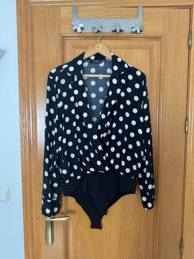 Blusa Zara lunares negra y blanca