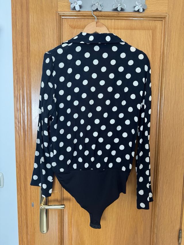Blusa Zara lunares negra y blanca