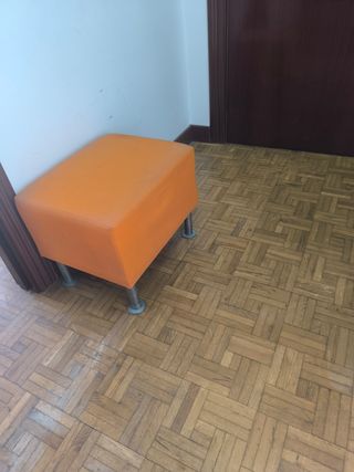 Otomana naranja descalzadera 