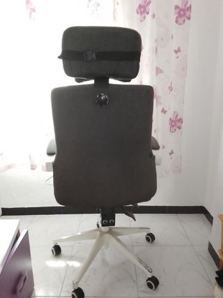Silla de escritorio ergonómica marrón